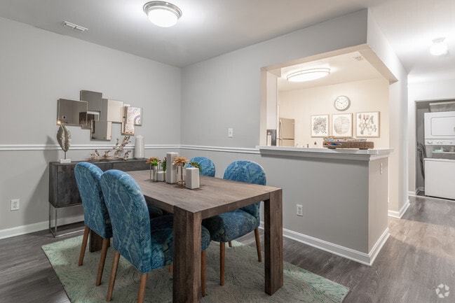 2 BR, 1 BA - 903 SF - Woodside Apartments