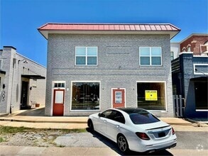 Building Photo - 311 S Locust St