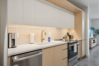 Building Photo - Brix