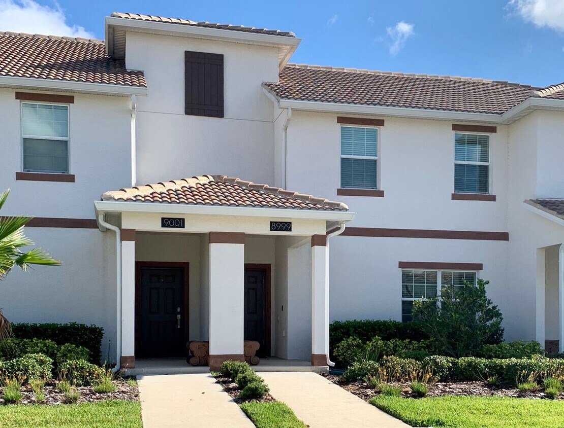 Foto principal - STUNNING FULLY FURNISHED 4 BEDROOM / 3 BAT...