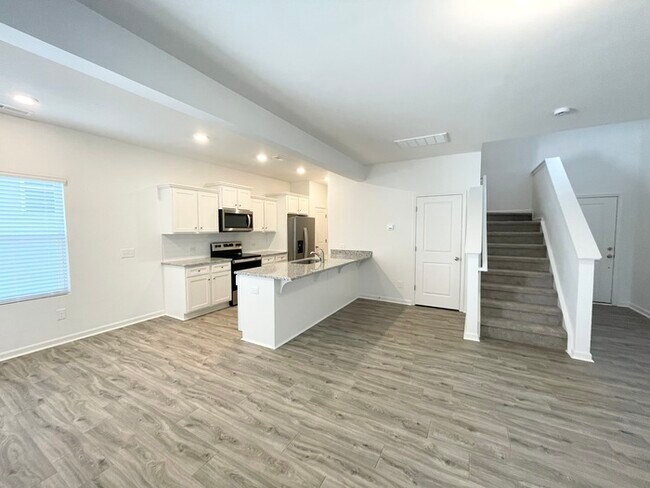 Foto del edificio - Brand new paired home minutes from freeway...