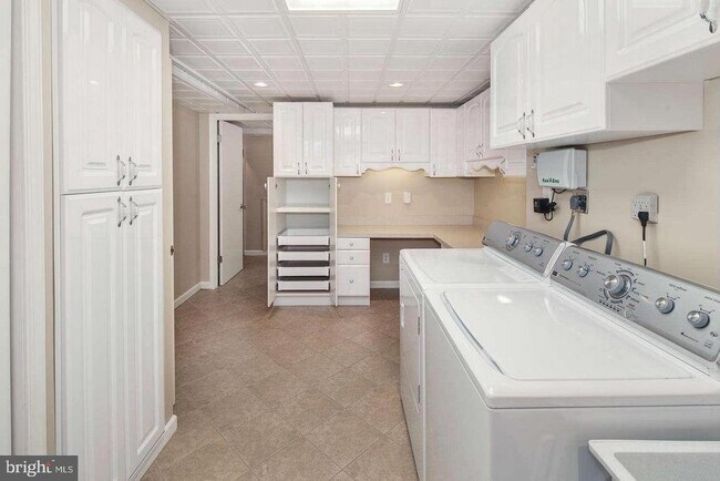 Foto del edificio - 3141 Ironhorse Dr