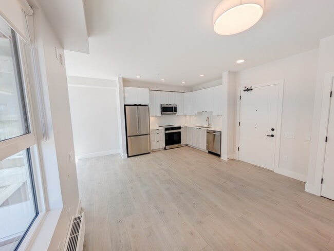 Building Photo - 13458 95 Av