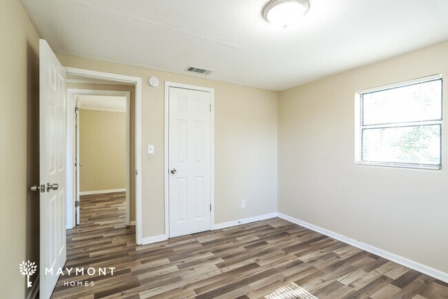 Foto del edificio - 9915 Campus Ave