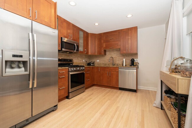 Foto del edificio - 533 Ambleside Rd