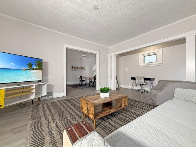 Foto del edificio - Calvert Duplex (The Shirley)