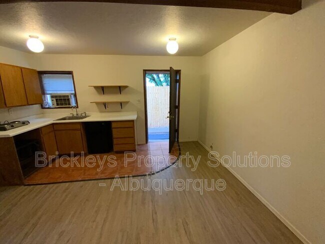 Foto del edificio - 821 Girard Blvd NE