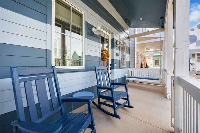 Building Photo - 966 Hangar Dr