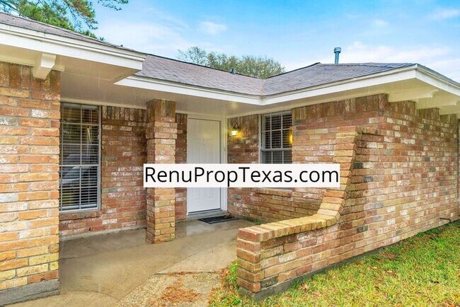 Building Photo - Now Available 3 bedroom 2 baths