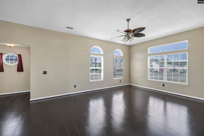 Building Photo - 331 Woodcote Dr