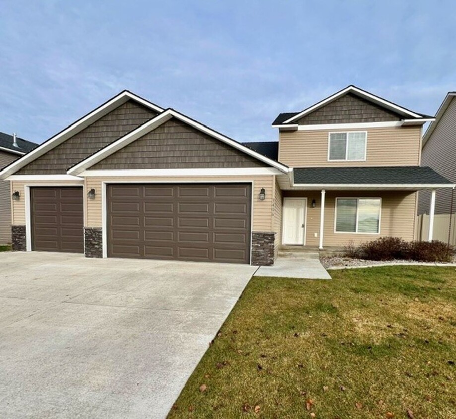 Primary Photo - Newer Home in Post Falls!