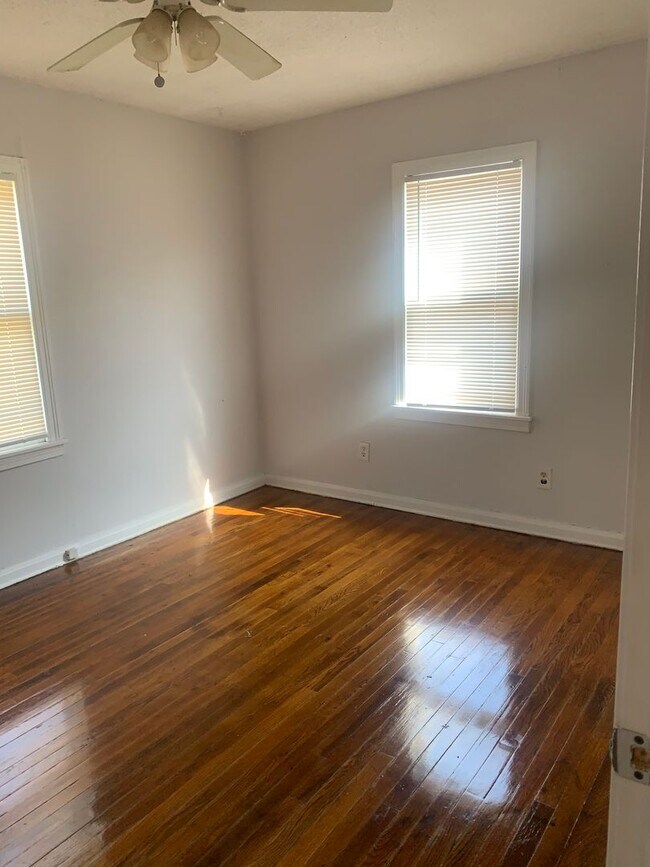 Foto del edificio - Located in Southlawn!!! 2 Bedrooms, 1 Bathroom with Carport Large Backyard with Shed