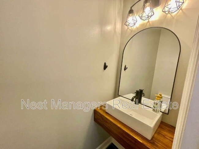 Foto del edificio - 260 Lick Creek Dr