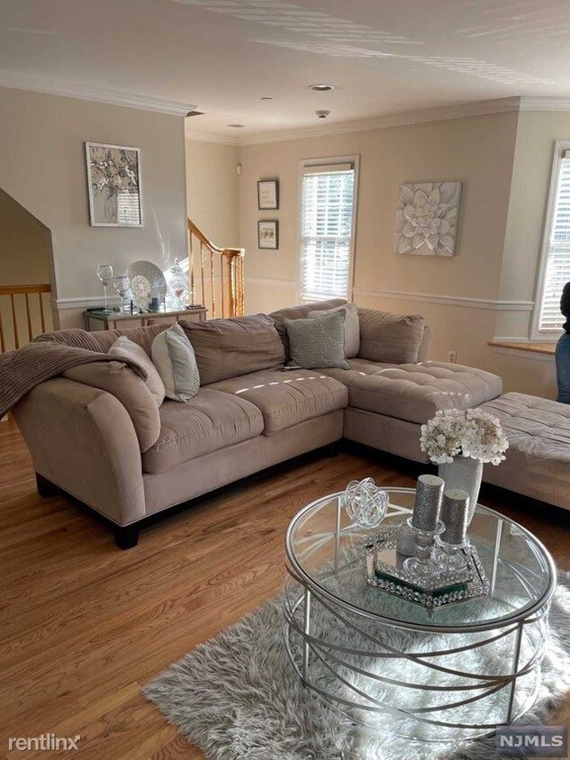 Primary Photo - 2 br, 2 bath Condo - 105 W Madison Ave # 2
