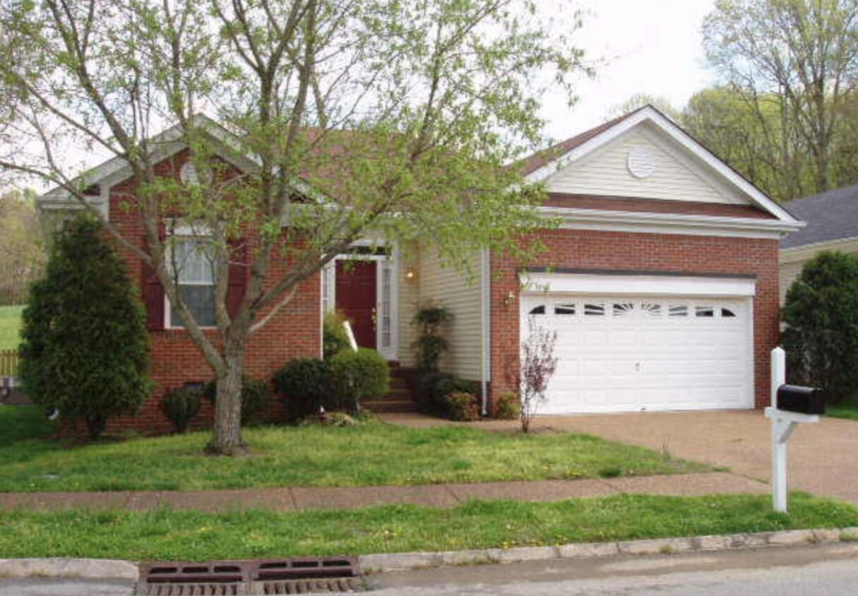 Primary Photo - 2321 Surrey Ln