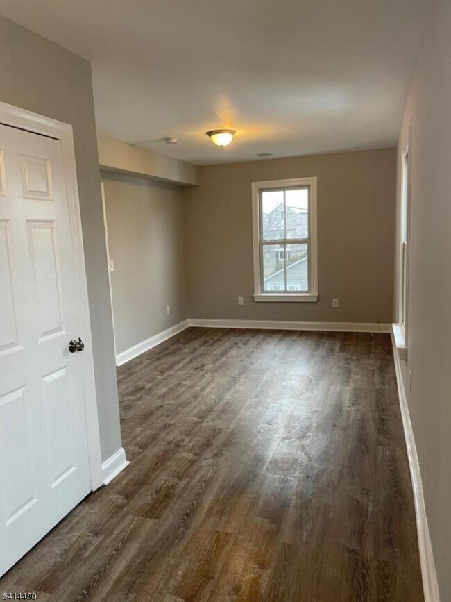 Building Photo - 64 Maple Ave