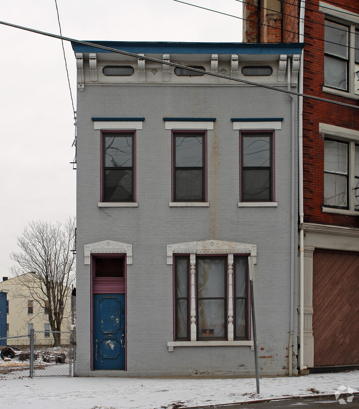 Building Photo - 2813 Colerain Ave