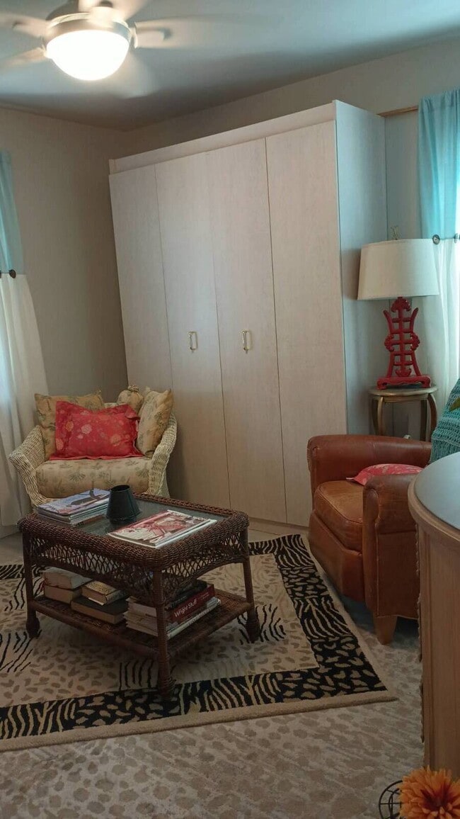 Foto del edificio - 1950 W Crown Pointe Blvd