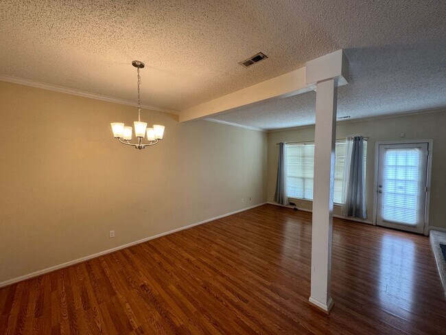 Building Photo - Introducing a beautiful townhouse-style Co...