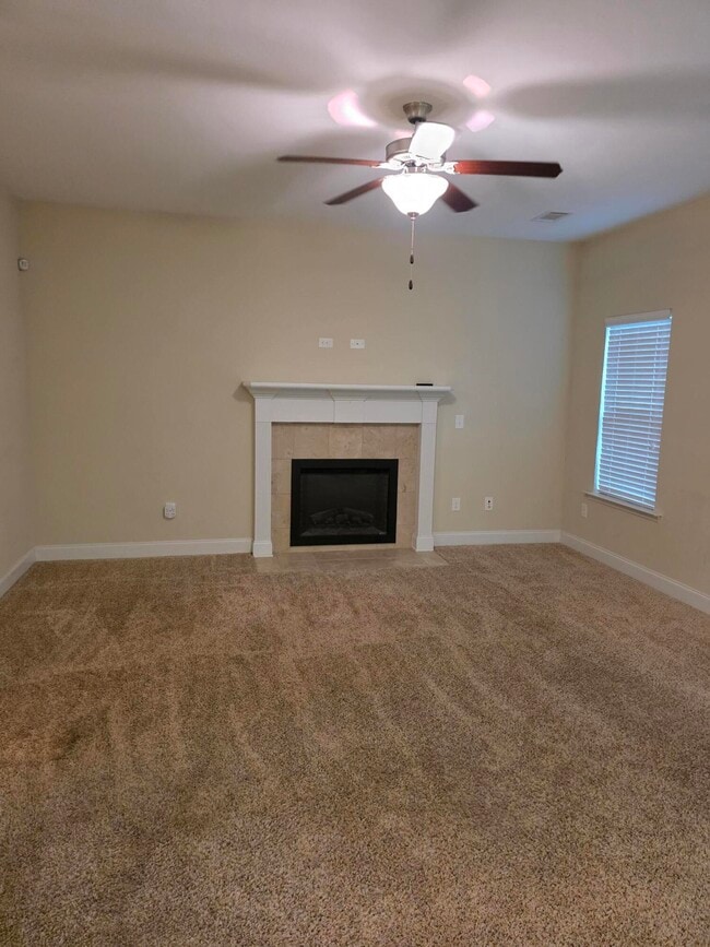 Building Photo - 1338 York Dr