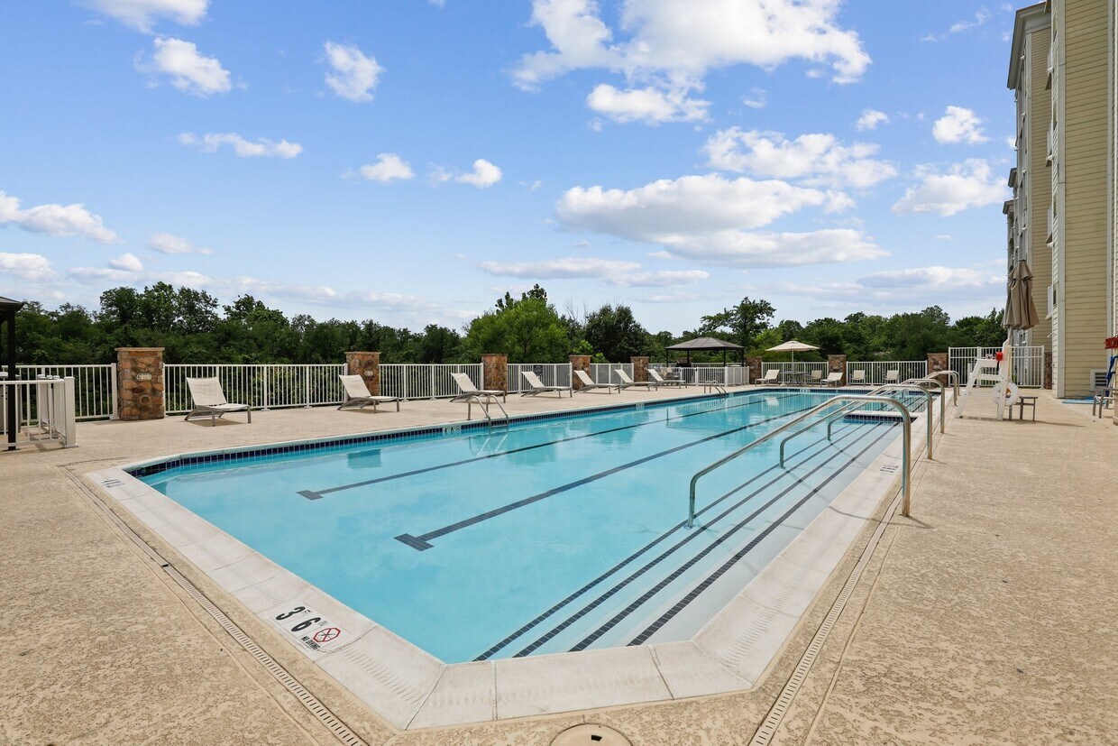 Foto principal - 6301 Edsall Rd