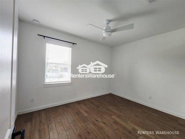 Foto del edificio - 8430 Bay Rdg Cir