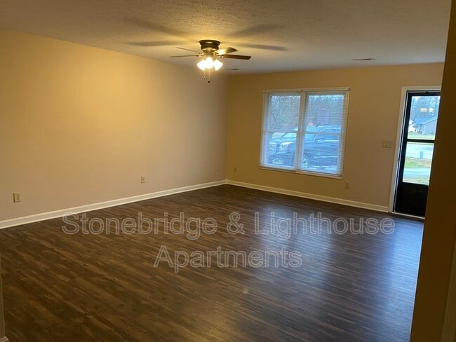 Building Photo - 4803 Clover Park Dr