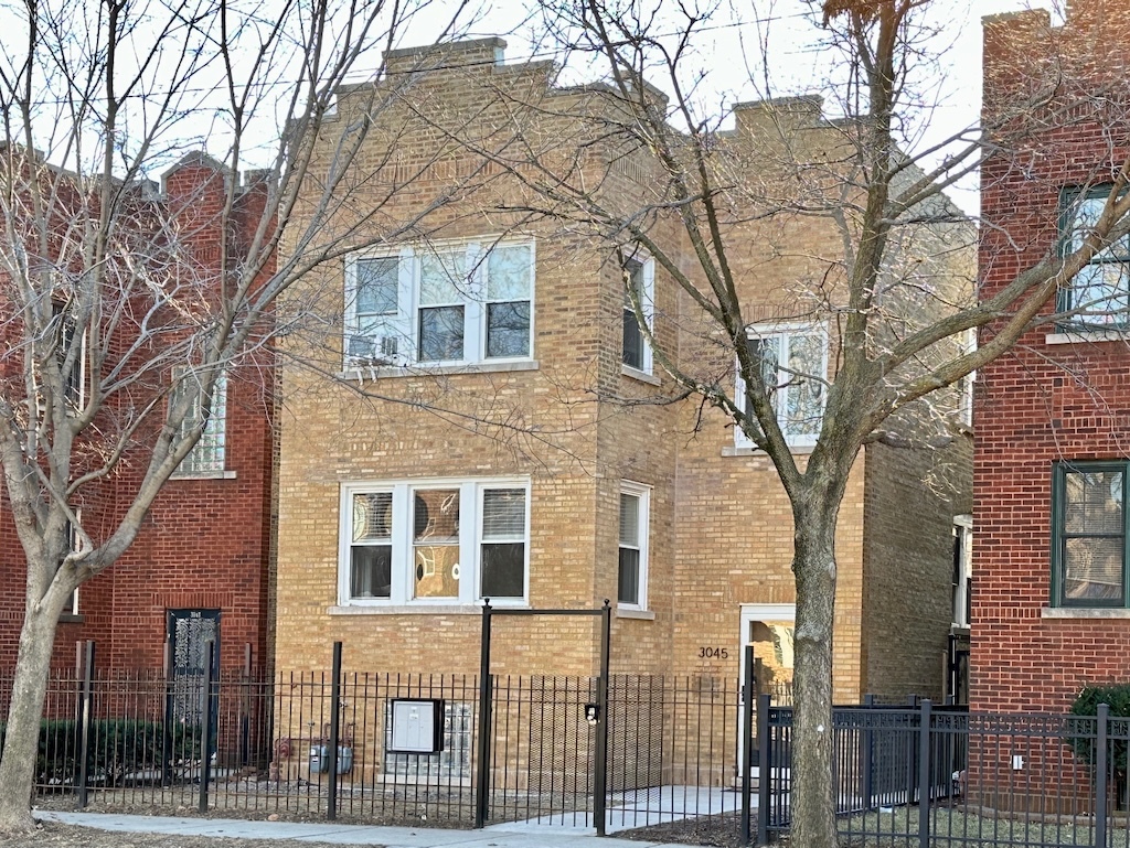 Primary Photo - 3045 W Addison St