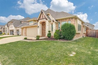 Building Photo - 771 Elm Park Dr
