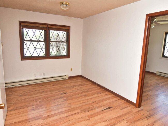 Building Photo - 645 E Division St