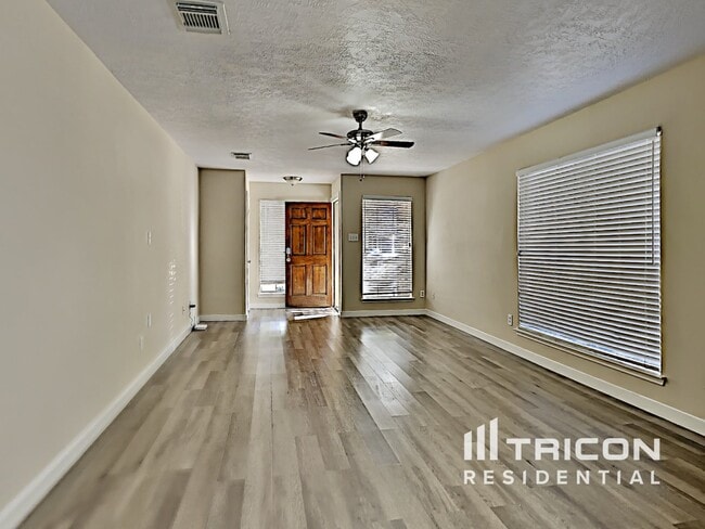 Foto del edificio - 1824 Old Creek Dr