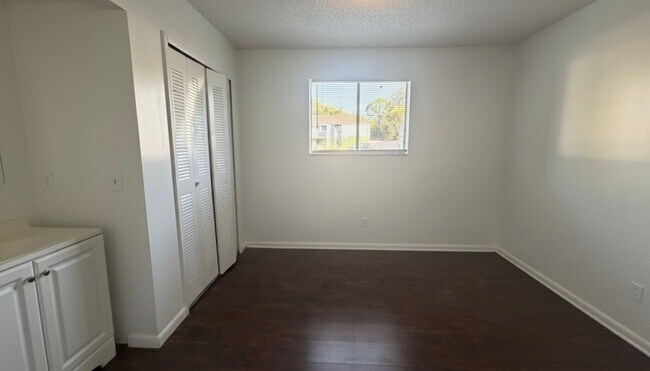 Foto del edificio - First floor 2/1 Available for Move in! Affordable and Conveniently Located!