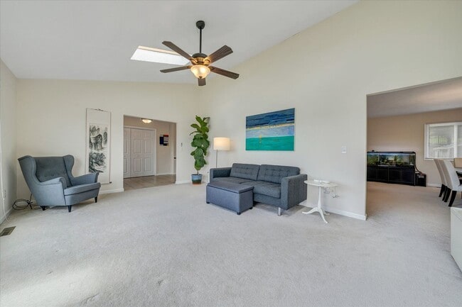 Building Photo - Comfort & Convenience in the Heart of Blacksburg