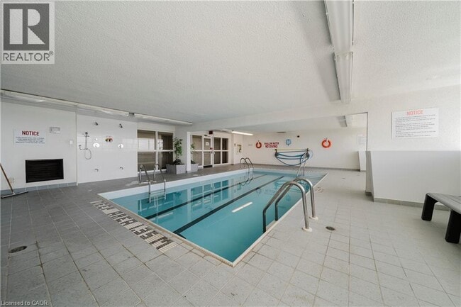 Photo du bâtiment - 375 King St N