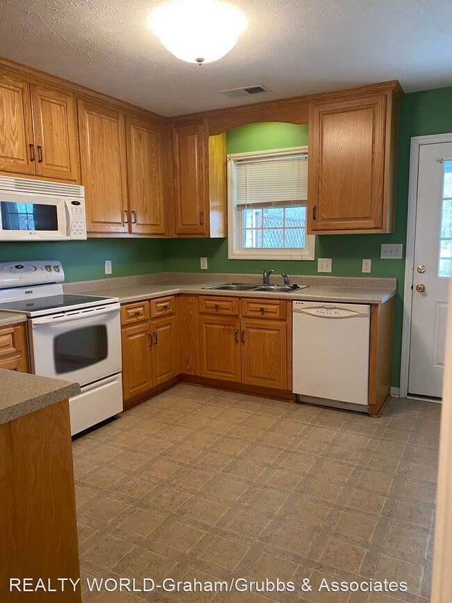 Building Photo - 3 br, 2.5 bath House - 14981B Kenwyn Drive
