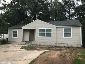 Building Photo - 515 Melba Ave