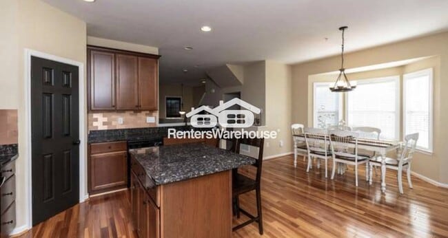 Building Photo - 1910 Reading Ct