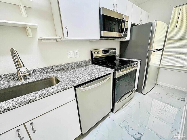 Foto del edificio - 8124 Heirloom Dr