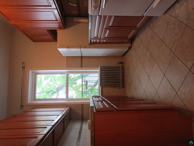 Building Photo - 6213 Catalpa Ave