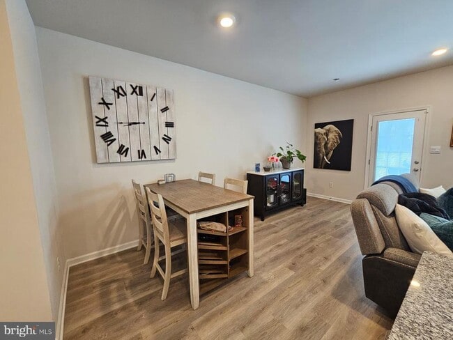 Building Photo - 33 Alexander Wy