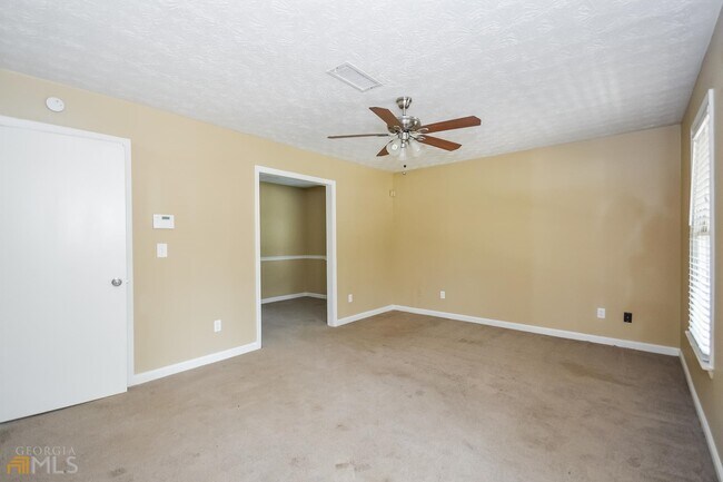 Building Photo - 3156 Pequea Dr