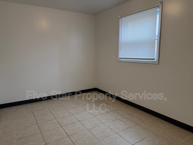 Foto del edificio - 110 W Lake Shore Dr