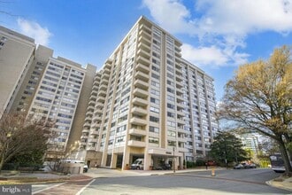 Building Photo - 5500 Friendship Blvd