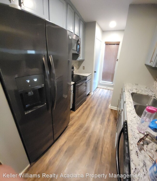 Building Photo - 3 br, 1.5 bath House - 12 Larkspur