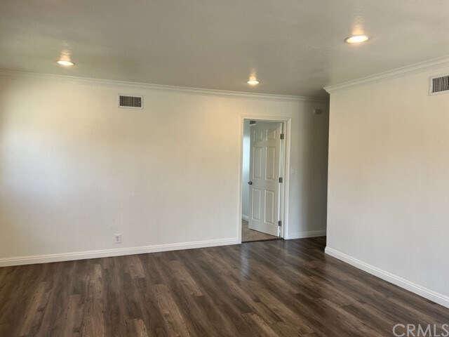Building Photo - 914 S Olive Ave