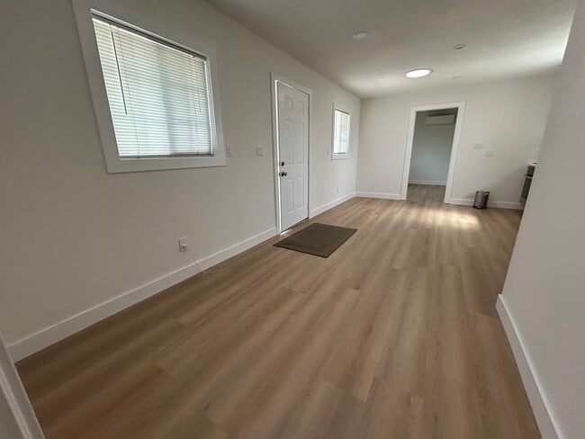 Building Photo - 2814 Lowell Ave