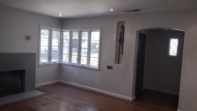 Foto del edificio - 568 Robertson Way