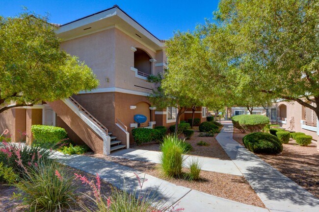 Foto del edificio - Beautiful 2BR / 2BA Renovated / Modern Condo In A Gated Complex.