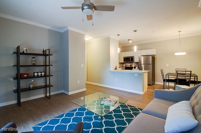 Building Photo - 2110 Boca Raton Dr