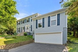 Building Photo - 8000 Sandburg Ct